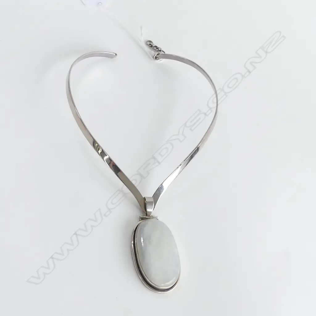 MODERNIST SILVER COLLAR NECKLACE WITH LGE OVAL GEMSTONE PENDANT Image 1++