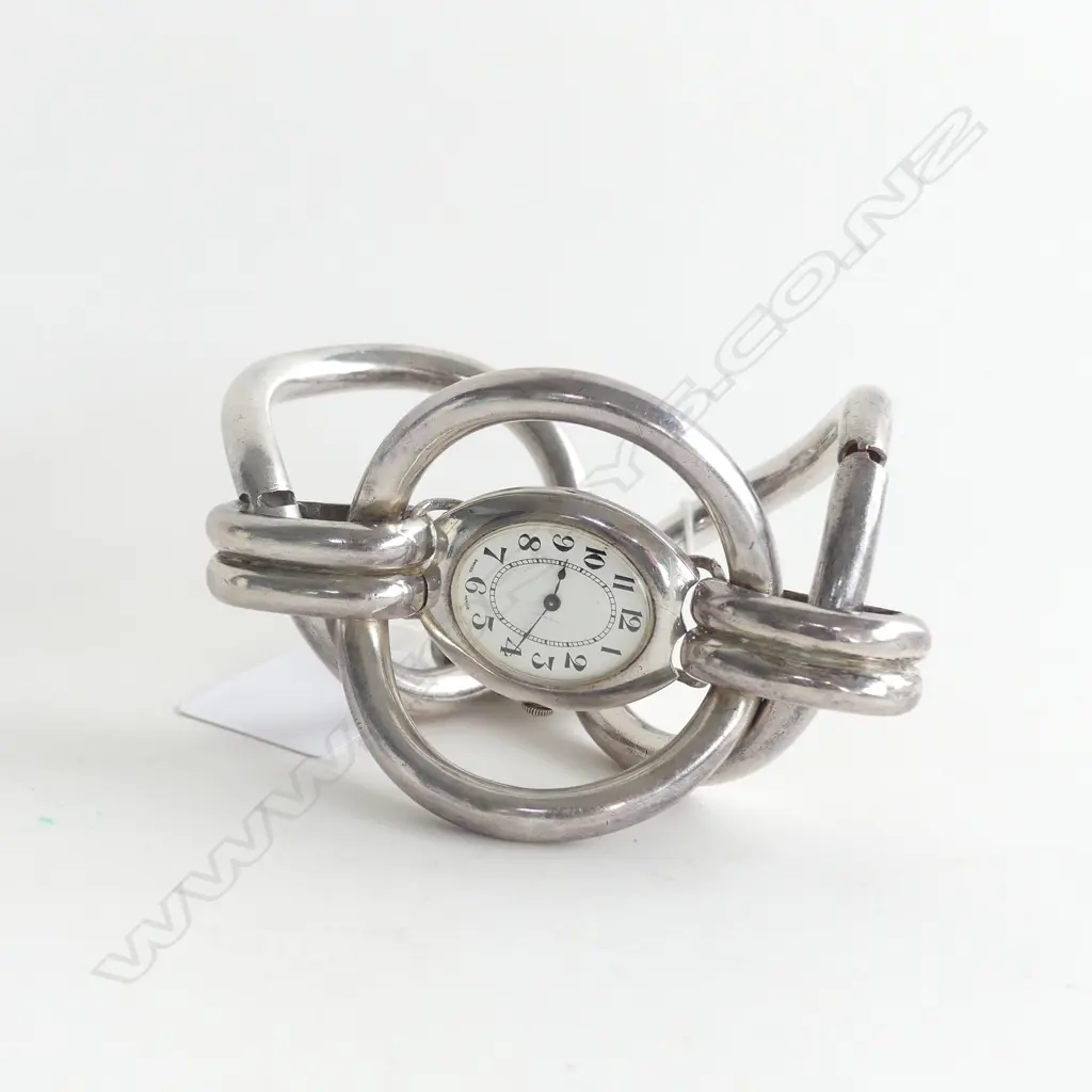 800 SILVER RETRO BANGLE WATCH Image 1++