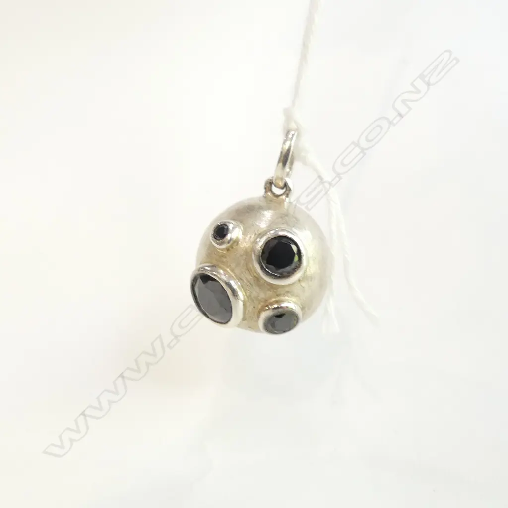 LG SILVER BALL & TOURMALINE (?) PENDANT Image 1++