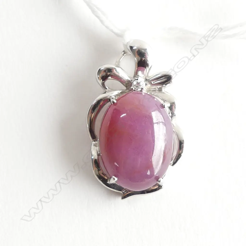 14CT WHITE GOLD DIAMOND & RUBY PENDANT 5.35gms Image 1++
