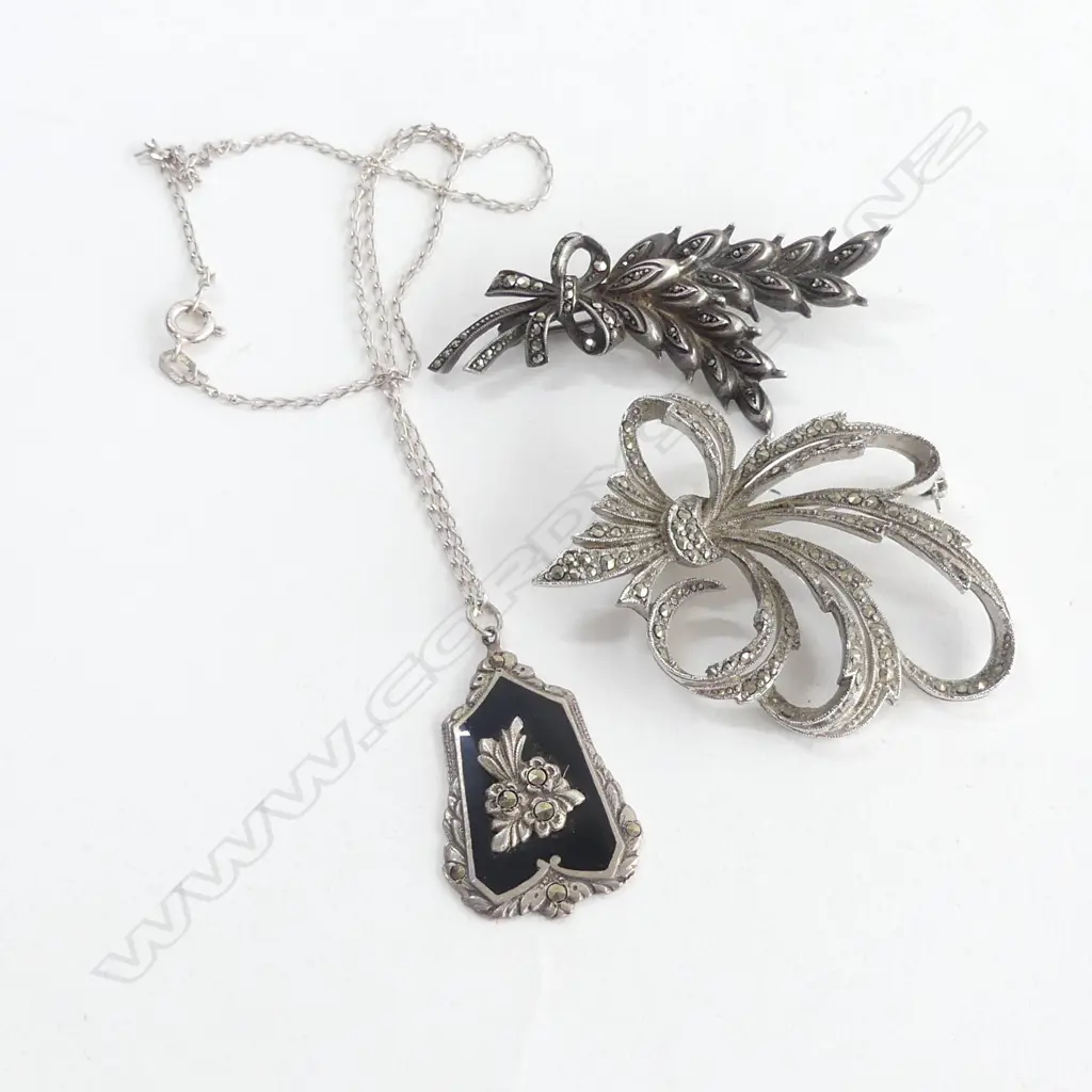 3 VINTAGE QUALITY SILVER & MARCASITE ITEMS; 2 BROOCHES + PENDANT NECKLACE Image 1++