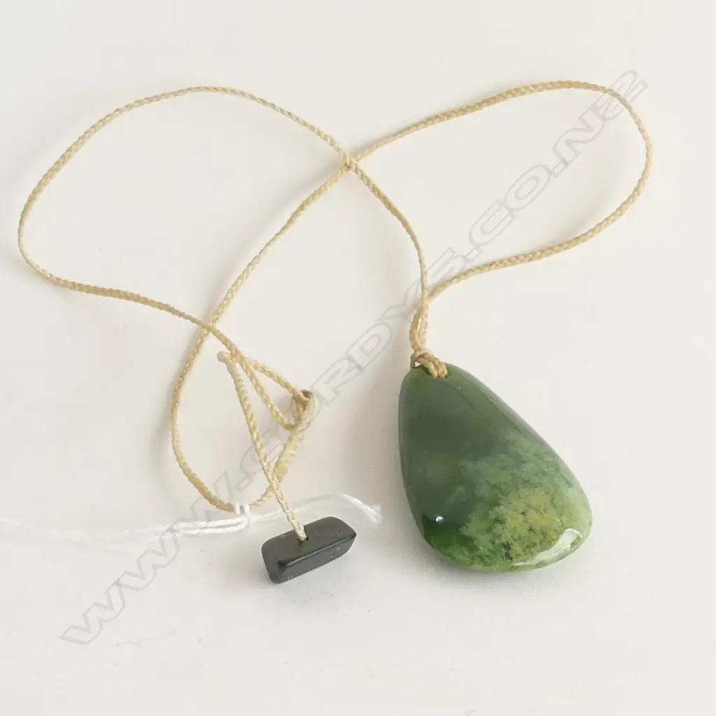 POUNAMU TEADROP PENDANT on CORD.  H.55mm Image 1++
