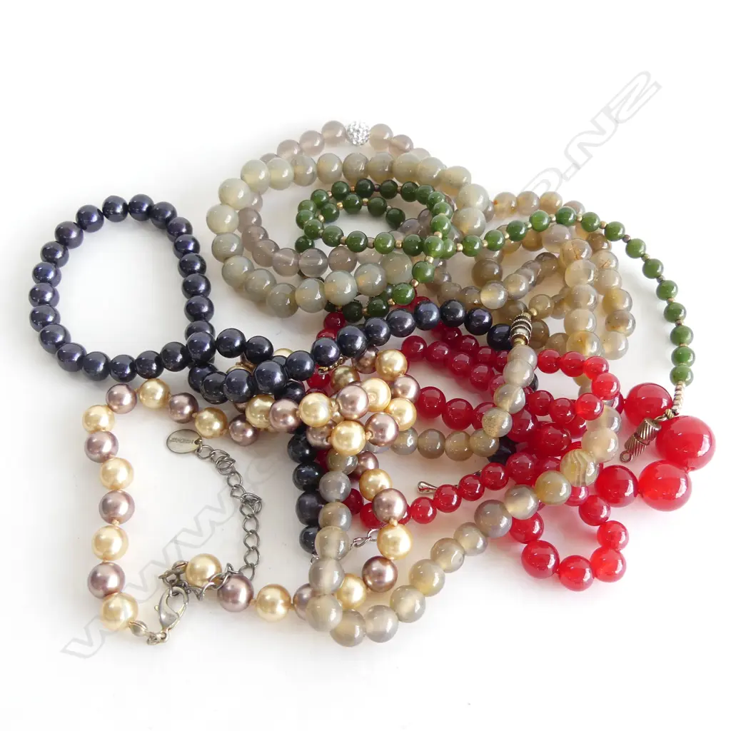 5 BEADED NECKLACES + 2 BRACELETS Image 1++