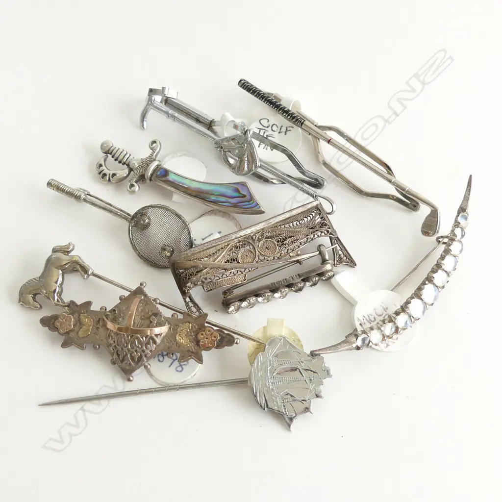 A COLLECTION OF BROOCHES, TIE PINS AND PINS MOSTLY STERLING SOME HALLMARKS, 10 IN TOTAL Image 1++