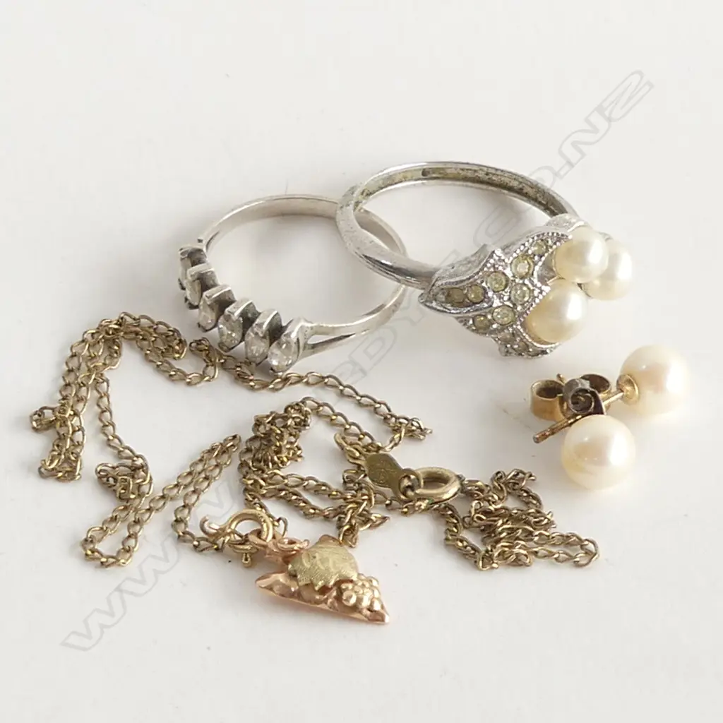 (91) 2 RINGS/EARRINGS/PENDANT ON CHAIN Image 1++