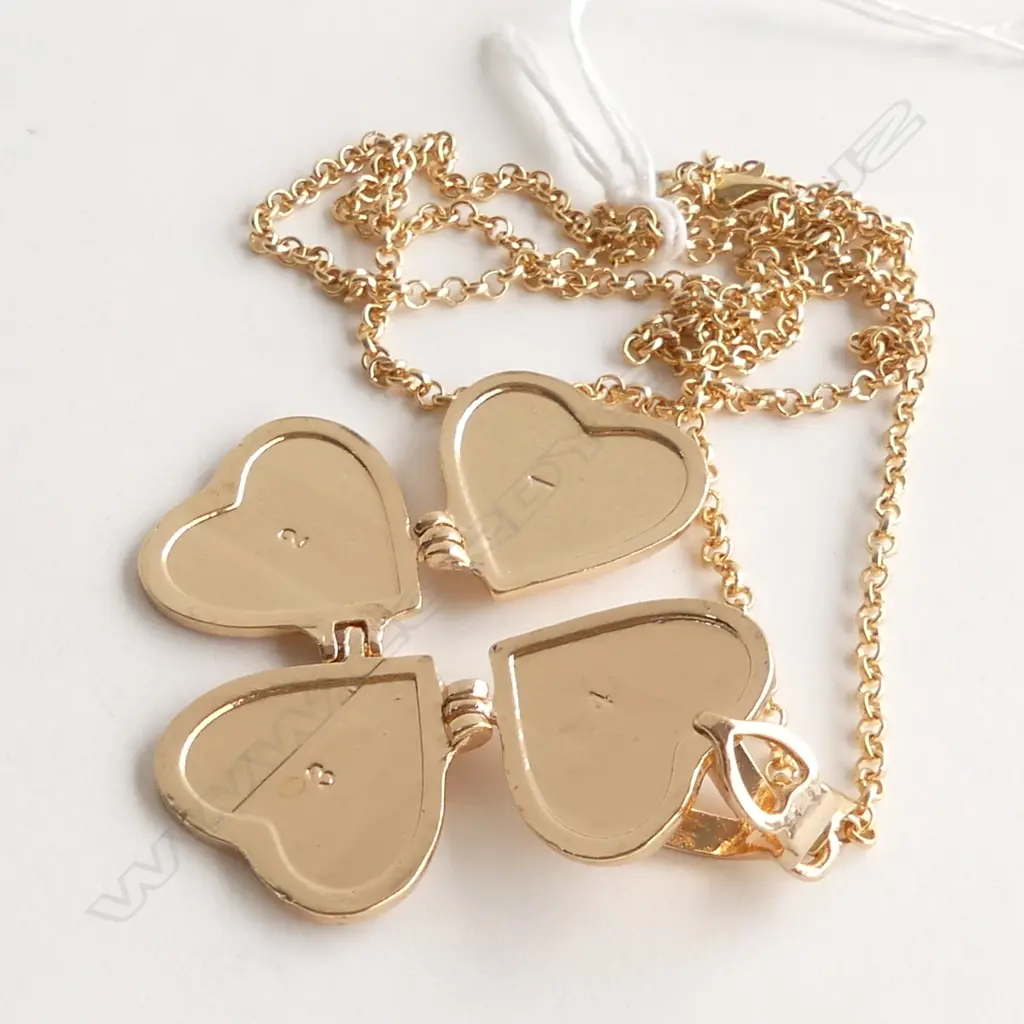 GILT MULTI HEART LOCKET Image 1++