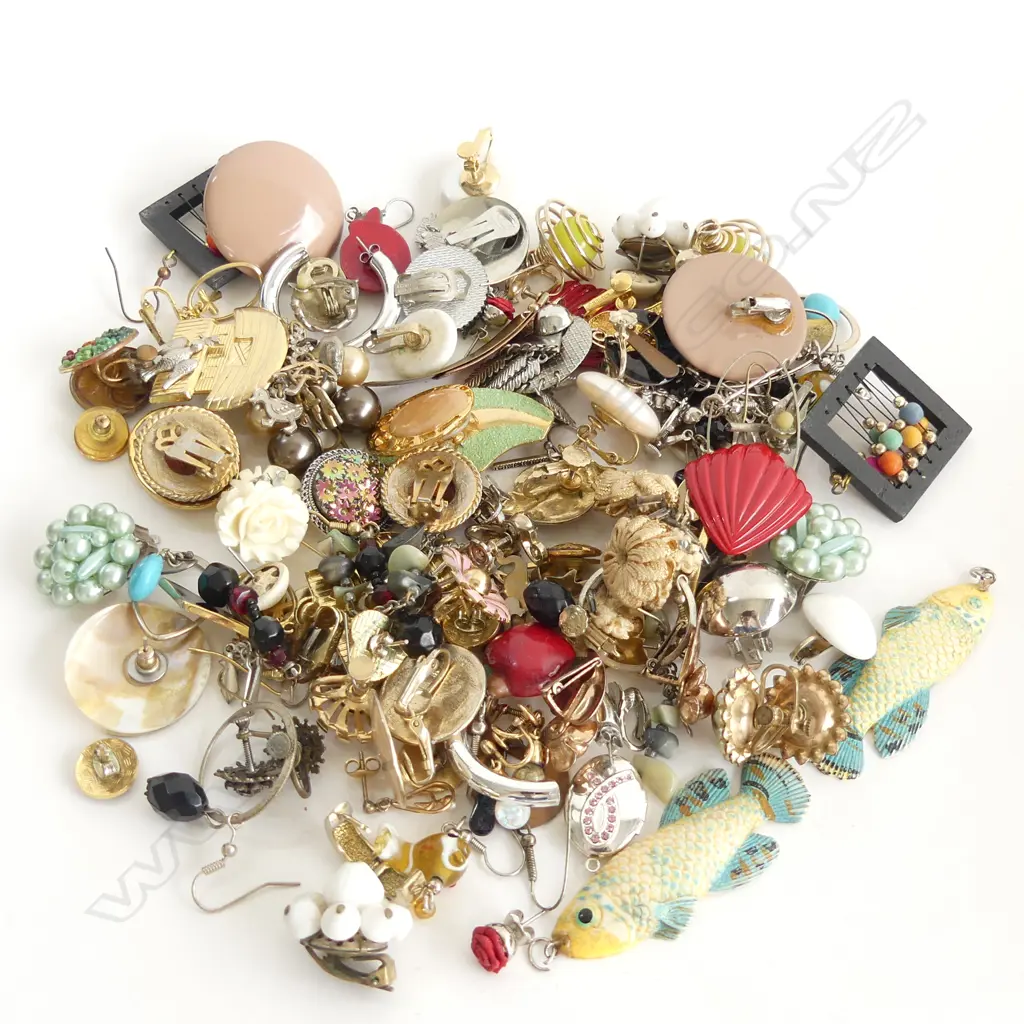 ASST. COSTUME EARRINGS Image 1++