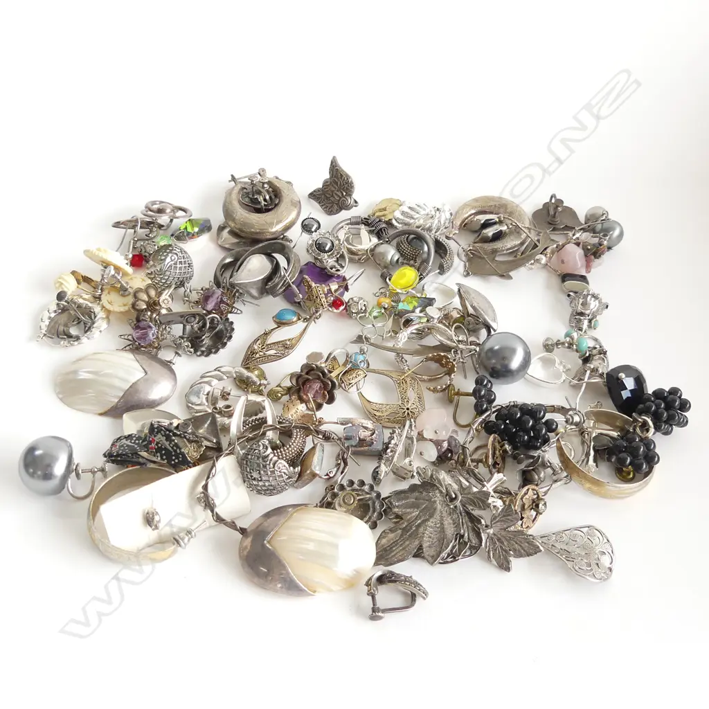 ASST SILVER TONE COSTUME EARRINGS Image 1++