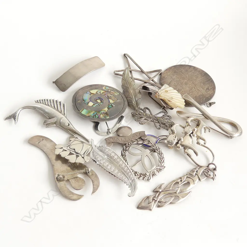 18 STG BROOCHES 125 GRAMS Image 1++