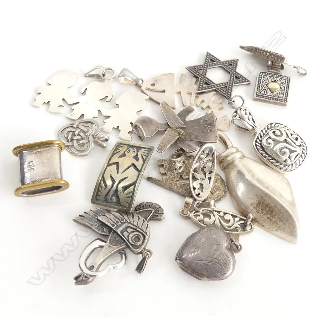 16 STG PENDANTS 80 GRAMS Image 1++