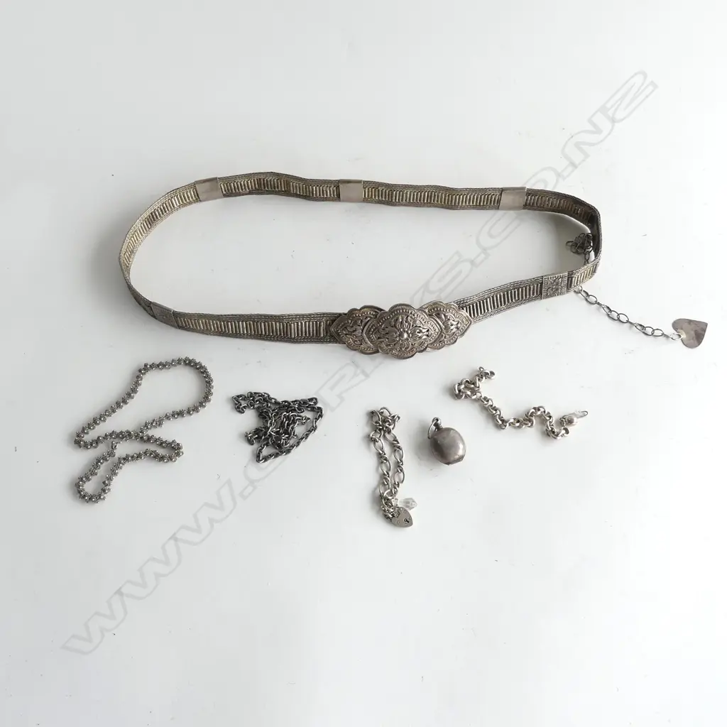 STG / SILVER METAL JEWELLERY; BELT ETC Image 1++