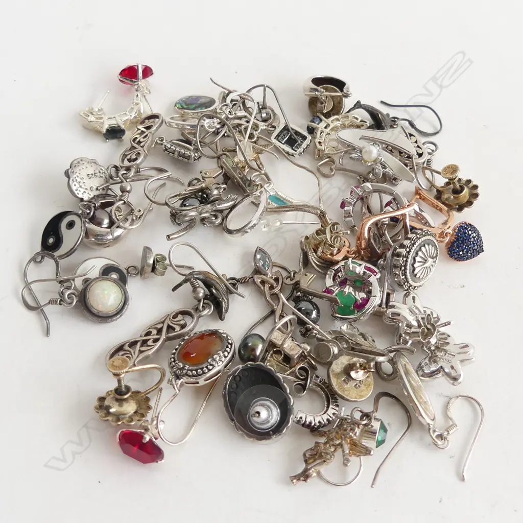 ASST. STG EARRINGS 70 GRAMS Image 1++