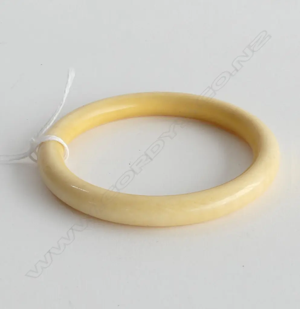 PLAIN IVORY CARVED BANGLE LABELLED purchased HK 1952... Image 1++