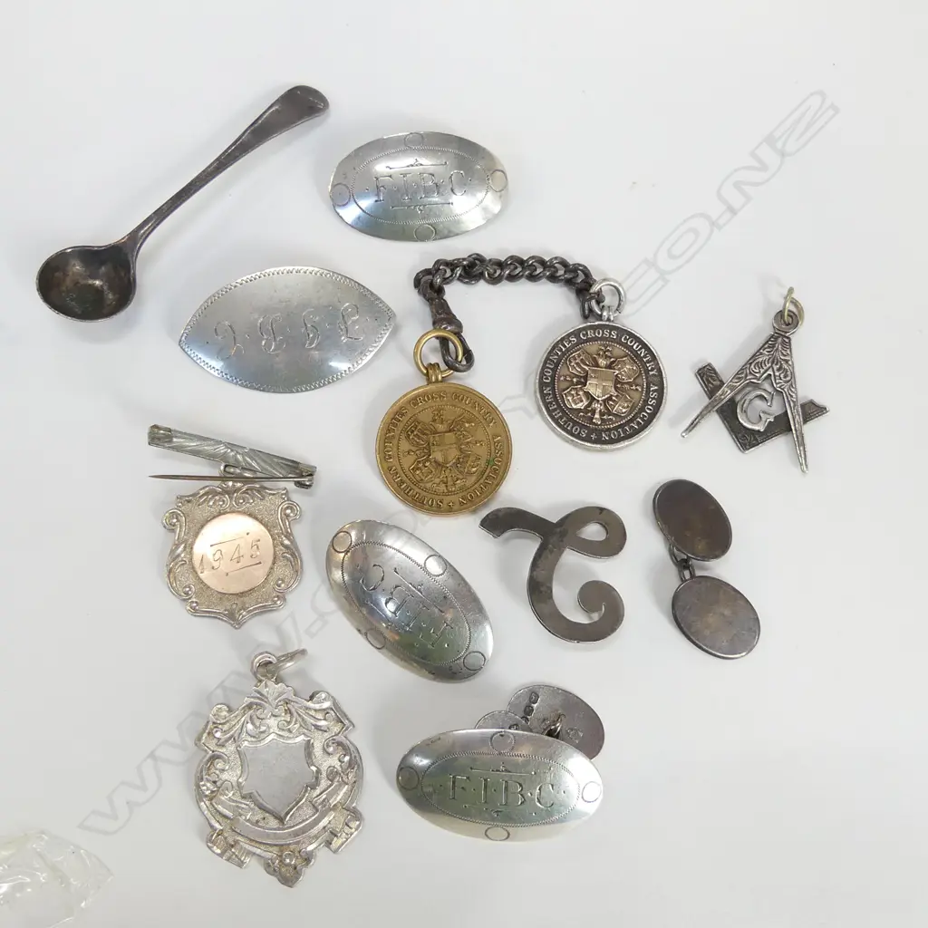 ASST. OF SILVER CUFFLINKS, SPOON INCL FOOTBALL CLUB BROOCHES Image 1++