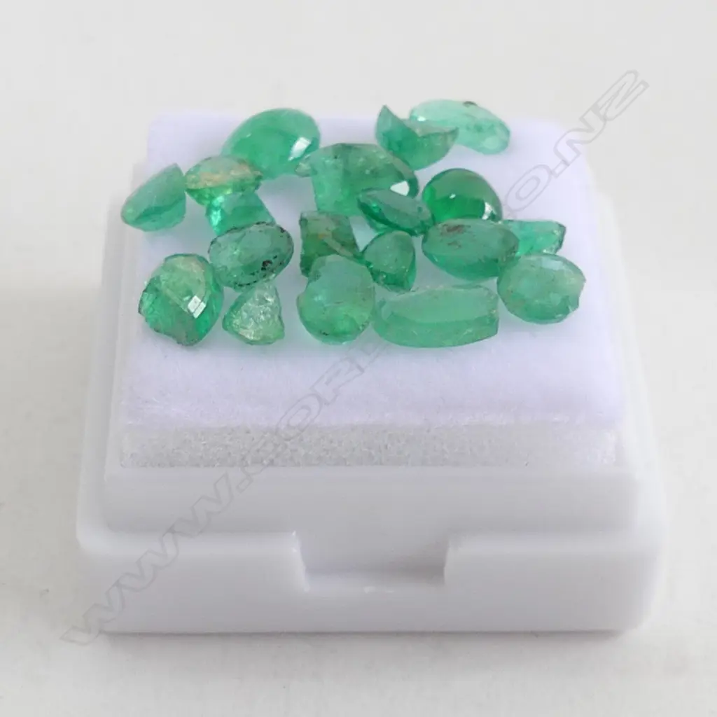 SM BOX 5CT EMERALDS, ALL A/F Image 1++