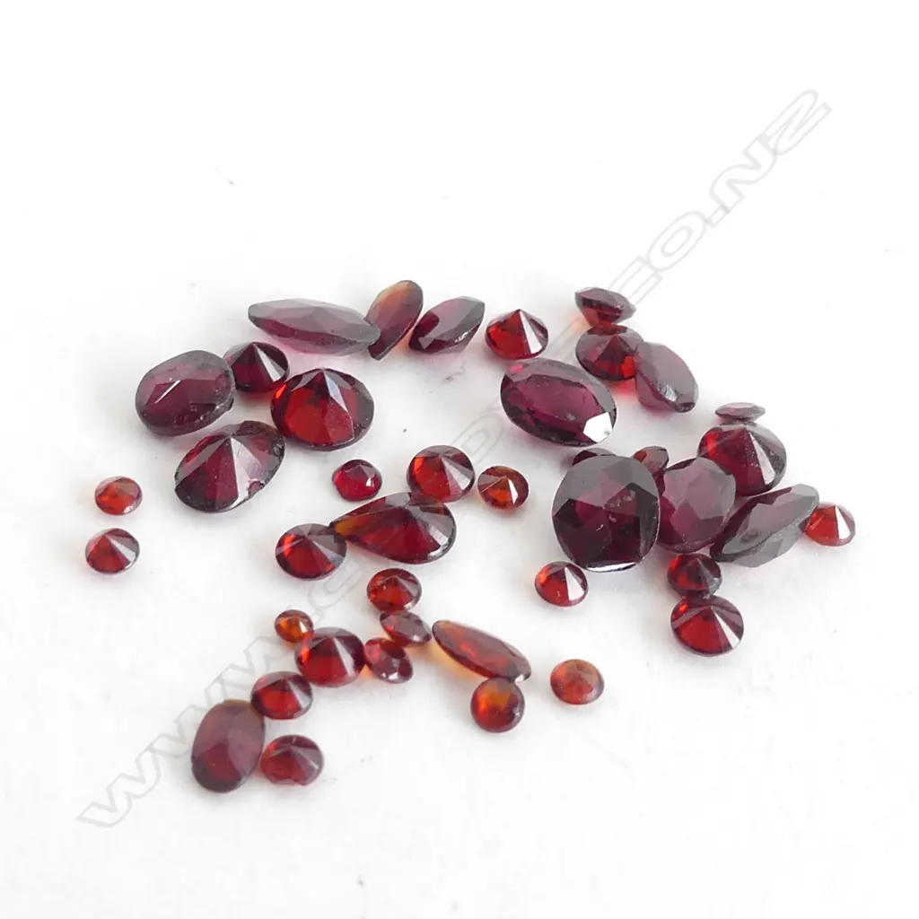 MIXED LOT 10CT FACETED GARNETS  Image 1++