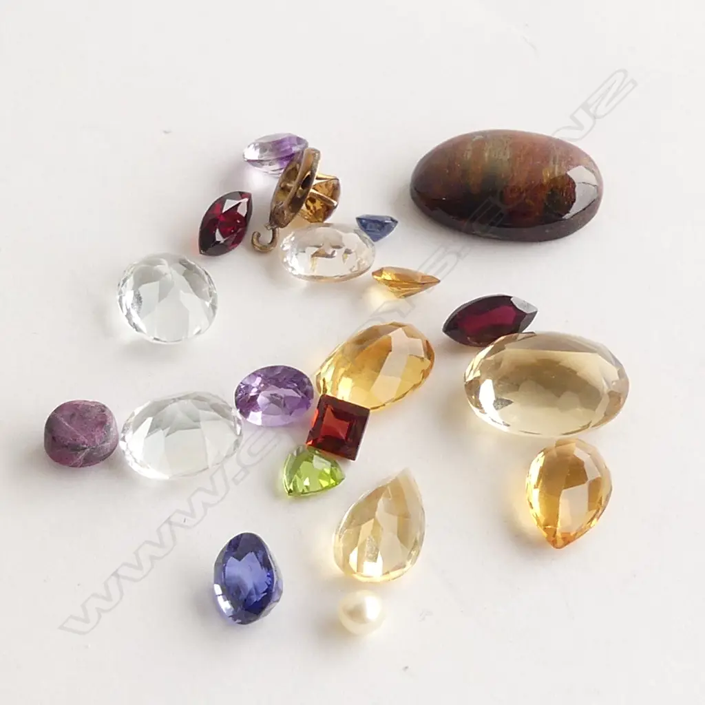 ASSORTED LOOSE STONES Image 1++