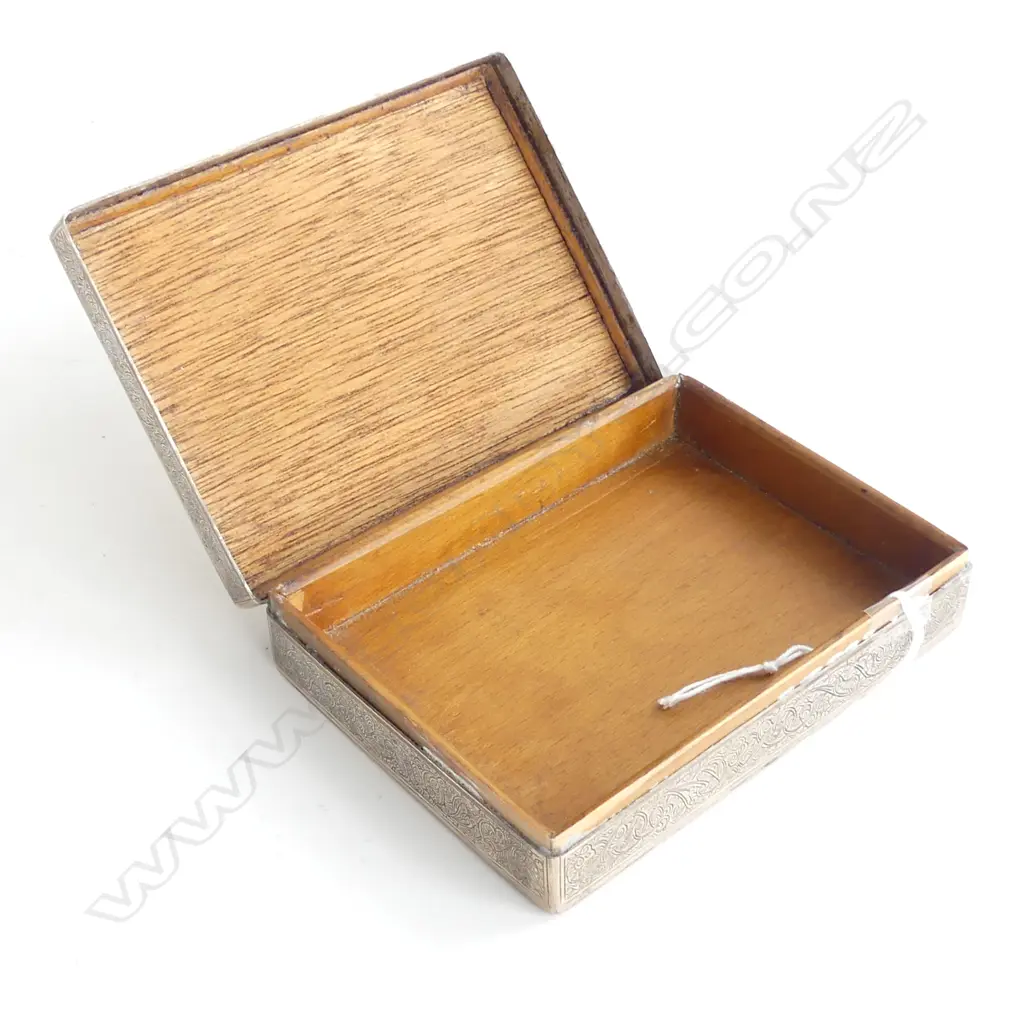 EGYPTIAN SILVER CIGARETTE BOX WITH HALLMARK c1940 wood lined 260gms Image 1++