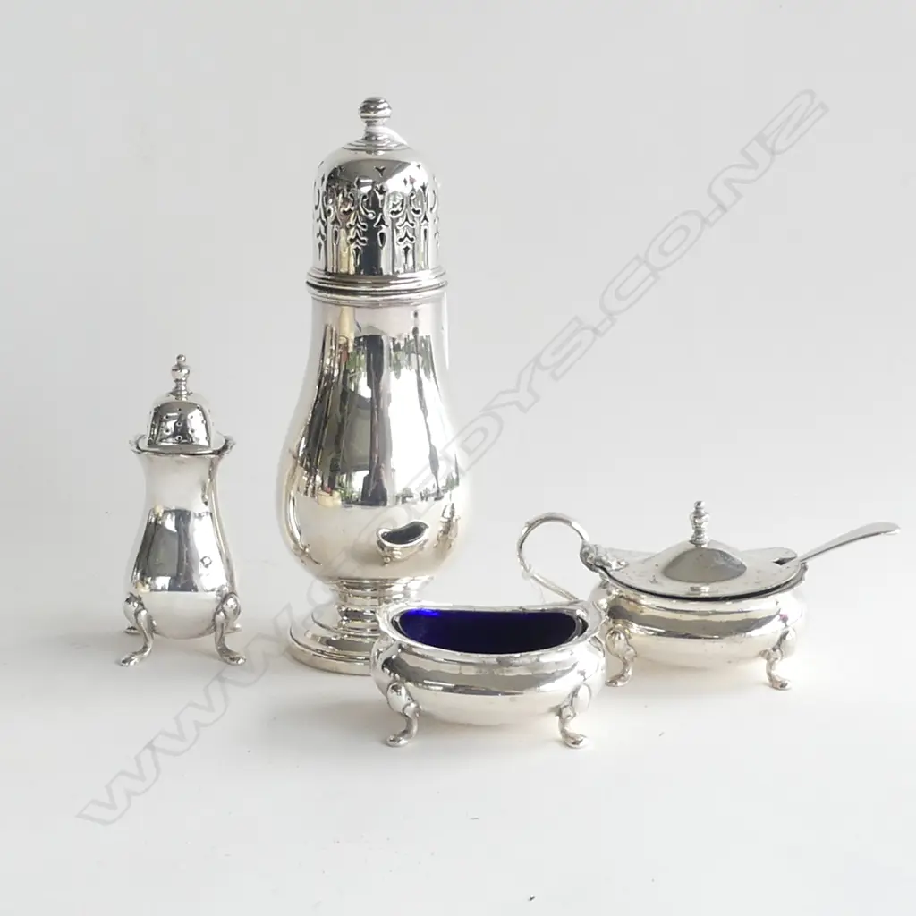 3 PCE SILVER PLATE CRUET SET; PEPPER POT & BLUE GLASS LINED SALT & MUSTARD INCL. 1 SPOON & SUGAR SIFTER H. 180MM Image 1++