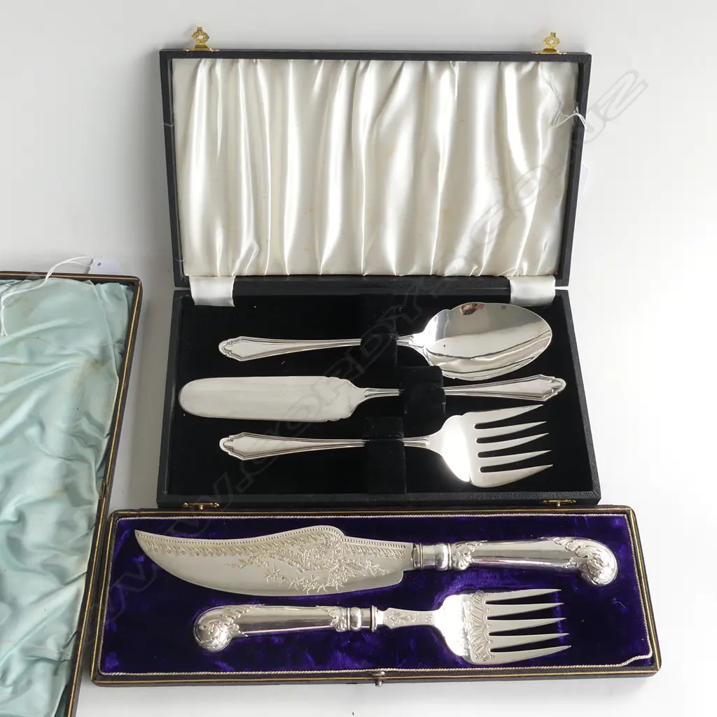 VINTAGE CASED SILVER PLATE;  FISH SERVING SET & 3 PC SERVING SET (SPOON, LIFTER & FORK) Image 1++
