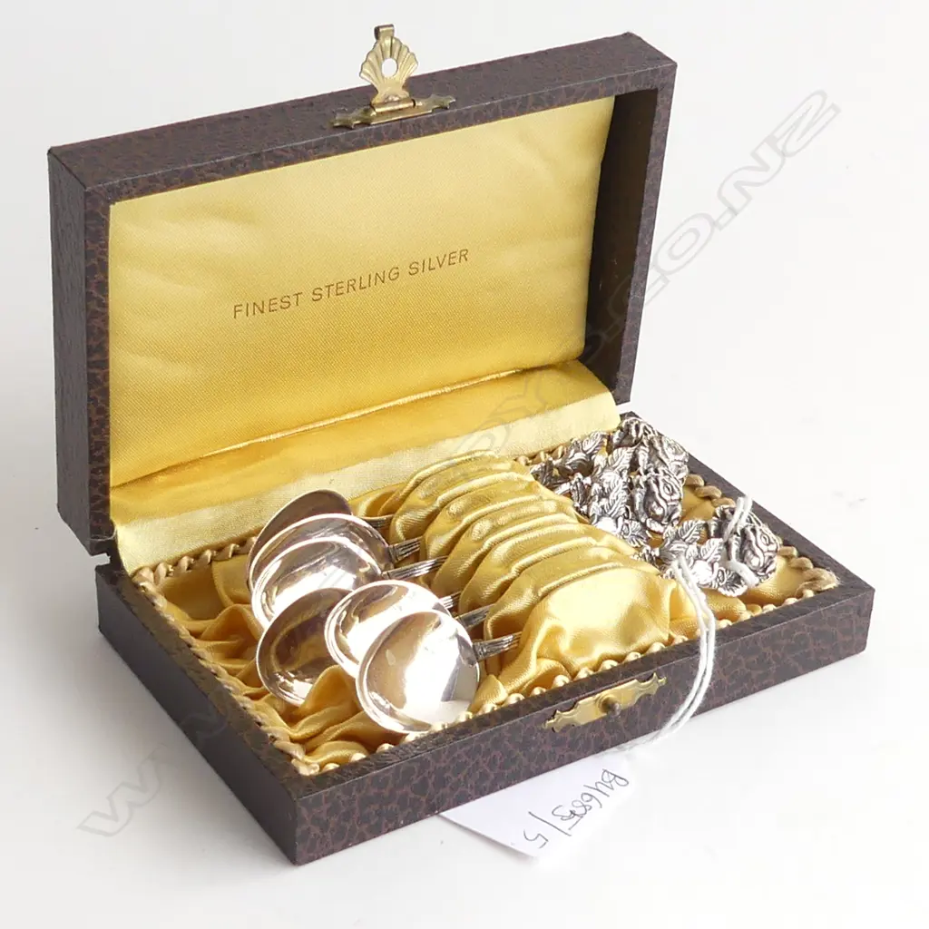 6 STG COFFEE SPOONS, CASED 41 GRAMS Image 1++