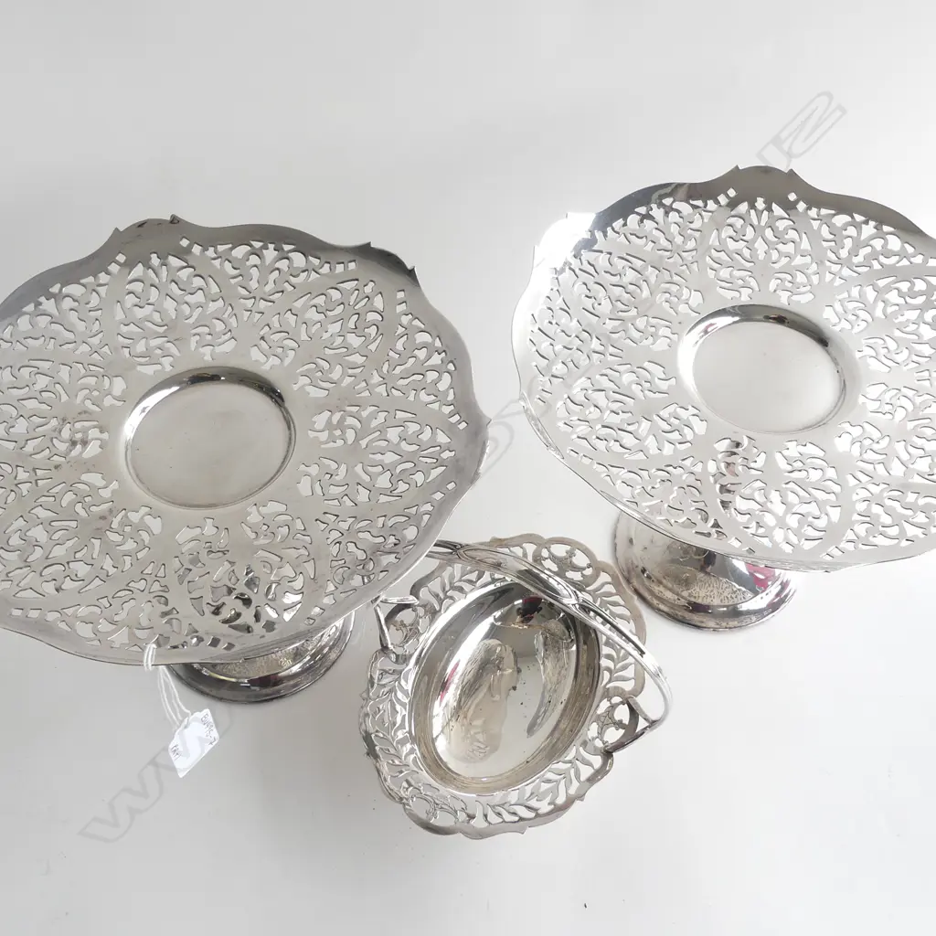 PR TALL SILVER PLATE FOOTED CAKE STANDS (DIA 250MM) + DISH WITH HANDLE (L 170MM) Image 1++