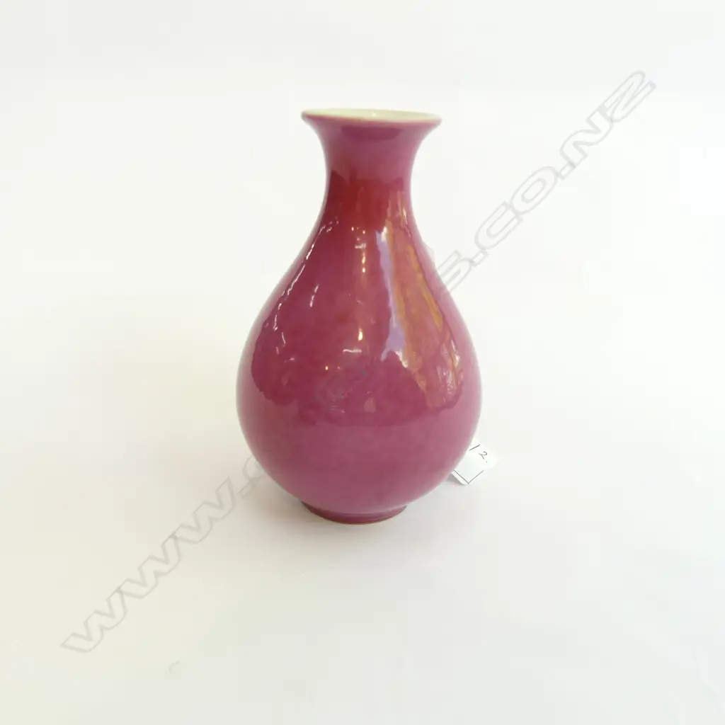SMALL CHINESE 'LIPSTICK RED' VASE H.120mm 6 CHARACTER MARK TO BASE Image 1++