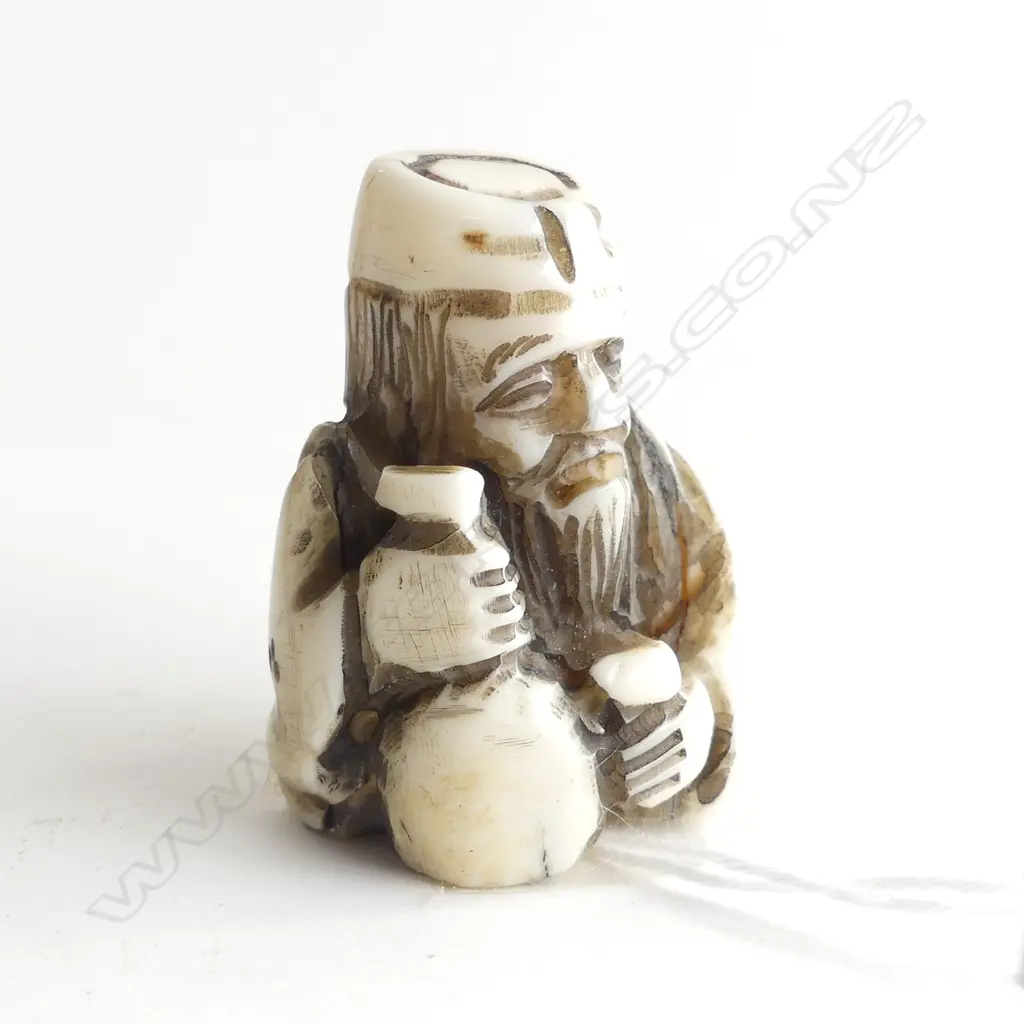 FINELY CARVED IVORY NETSUKE, OLD ORIENTAL MAN, H 40MM Image 1++