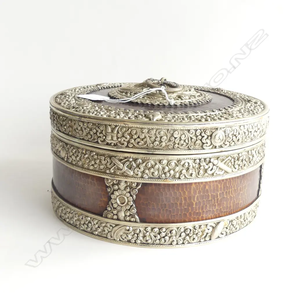 VINTAGE TIBETAN LIDDED BUTTER DISH 240mm dia  Image 1++