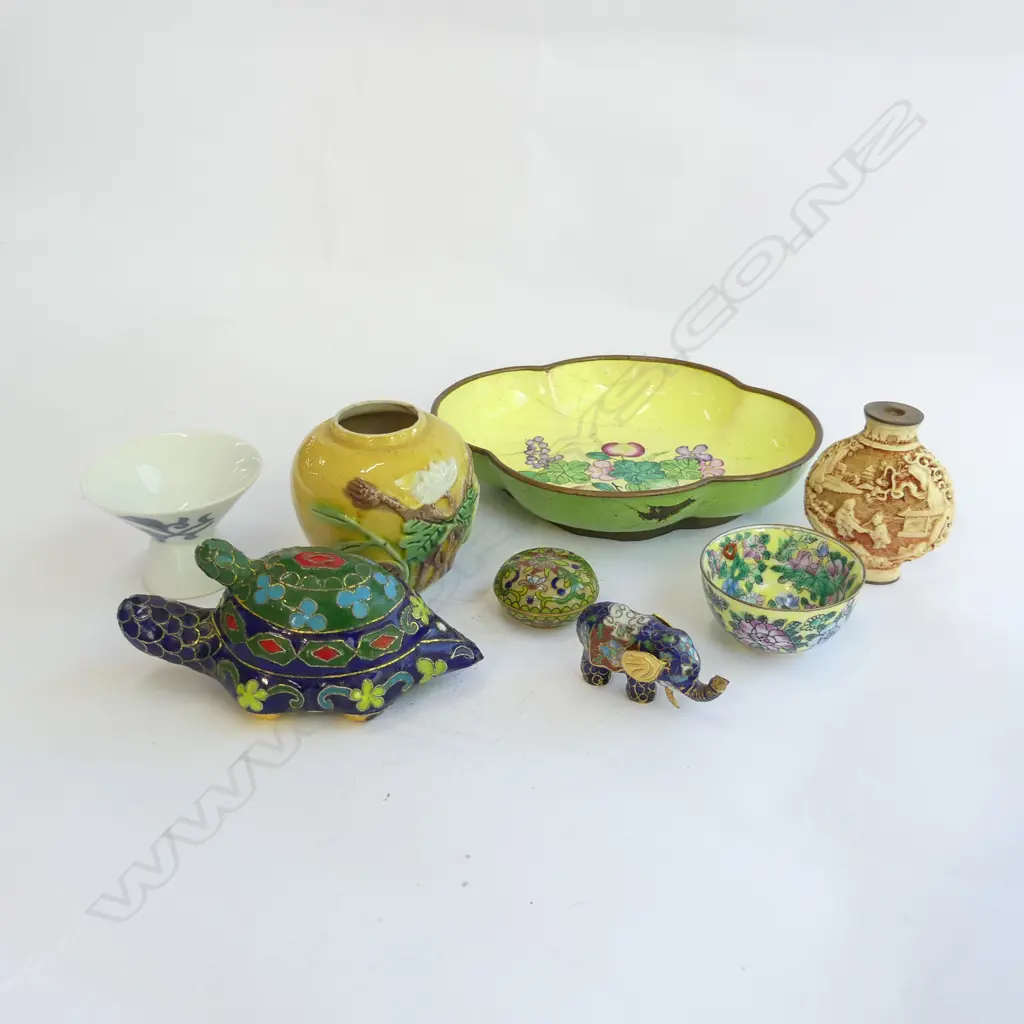 SM BOX ASST ORIENTAL PCS, CLOISONNÉ, SNUFF BOTTLE, SM TEA CUPS & GINGER JAR ETC.. Image 1++