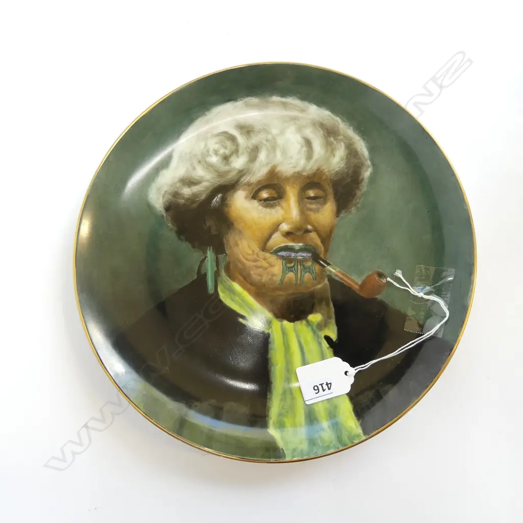 HAND PAINTED PLATE OF INA DE PAPATAHI OF NGAPHUI AFTER PAINTING BY GOLDIE. SIGNED R.BOWLER DIA 260MM Image 1++