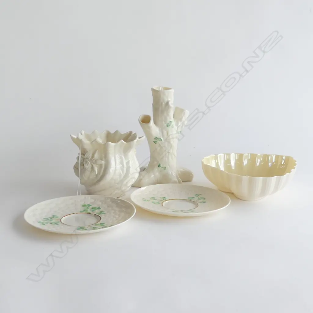 5 PCS BELLEEK; HEART DISH, SM JARDINIERE, (H 95MM) 2 SHAMROCK SAUCERS & SHAMROCK TREE STUMP VASE Image 1++