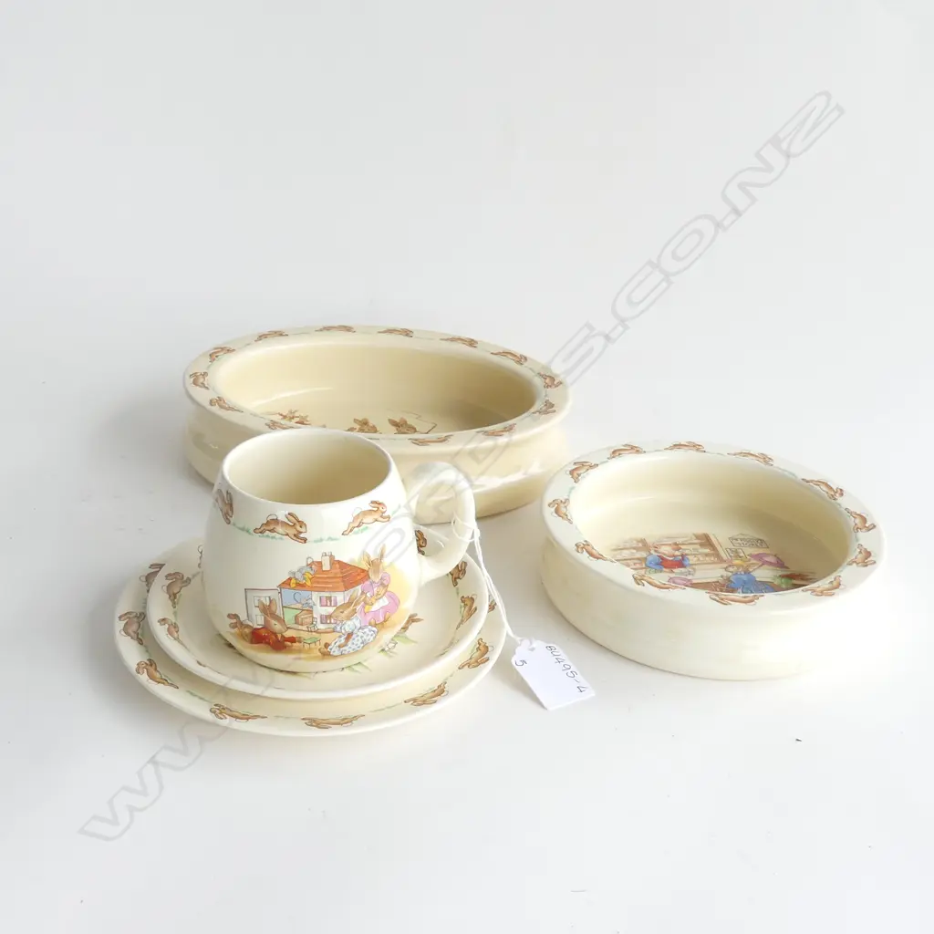 5 PCS ROYAL DOULTON BUNNYKINS; 2 BOWLS INCL BARBARA VERNON SIGNED (210 X 165MM) + MUG, PLATE & SAUCER Image 1++