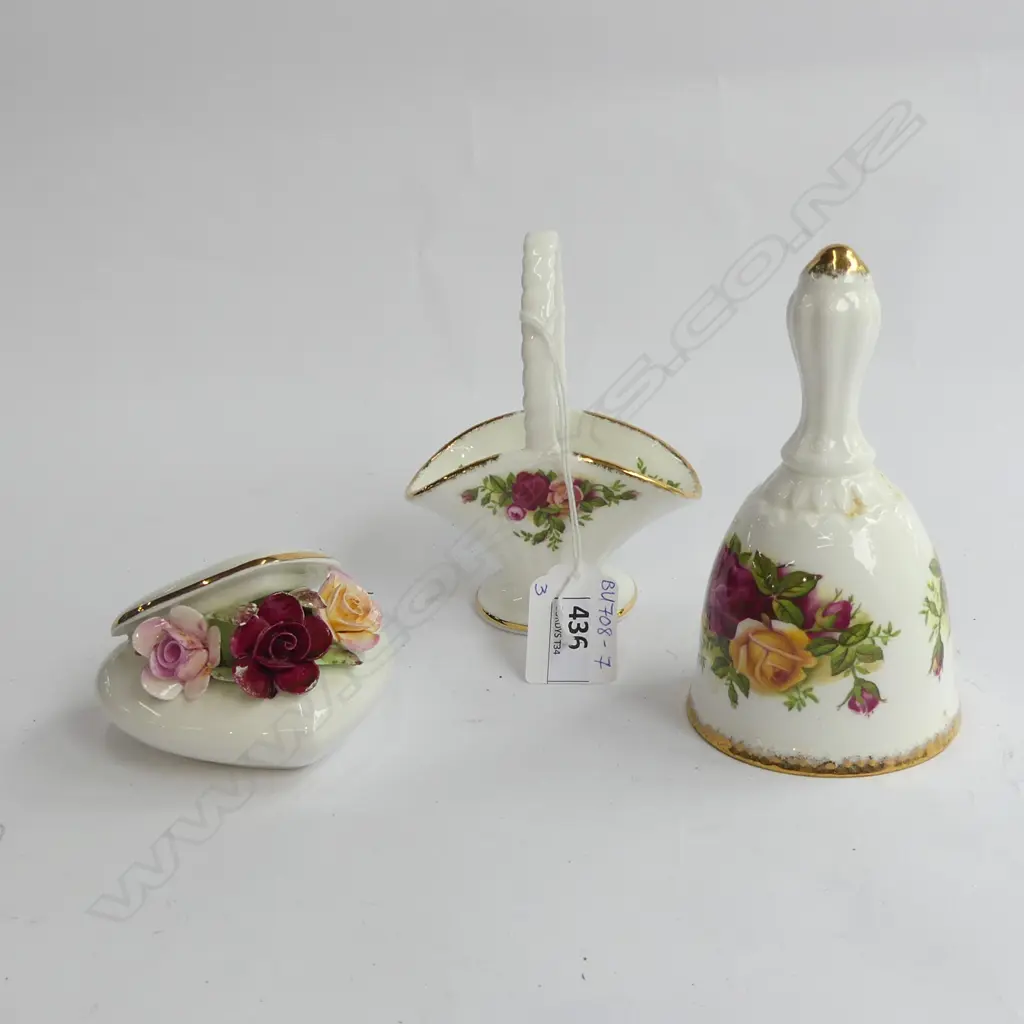 ROYAL ALBERT OLD COUNTRY ROSES; BELL (H 120MM), BASKET & ROSE ENCRUSTED HEART  Image 1++
