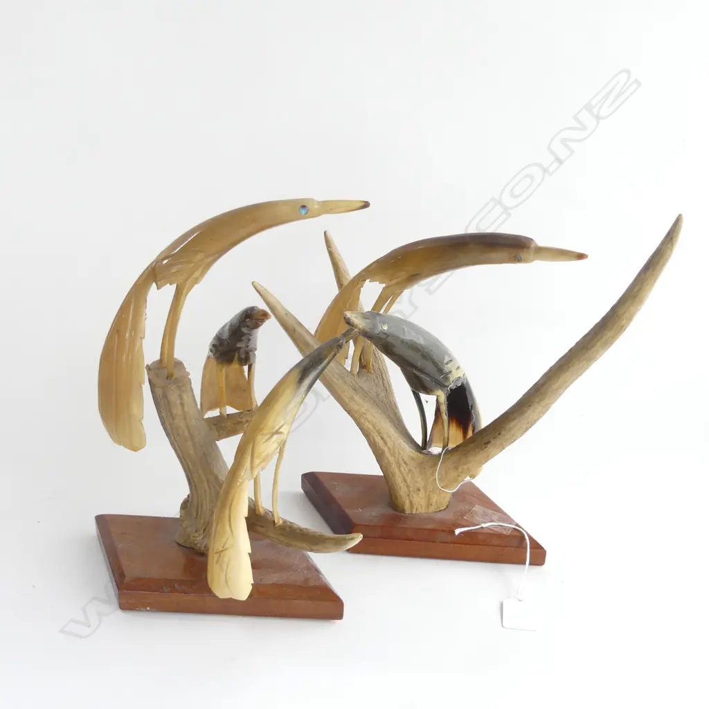 PR ASST CARVED HORNS ON WOODEN STANDS Image 1++