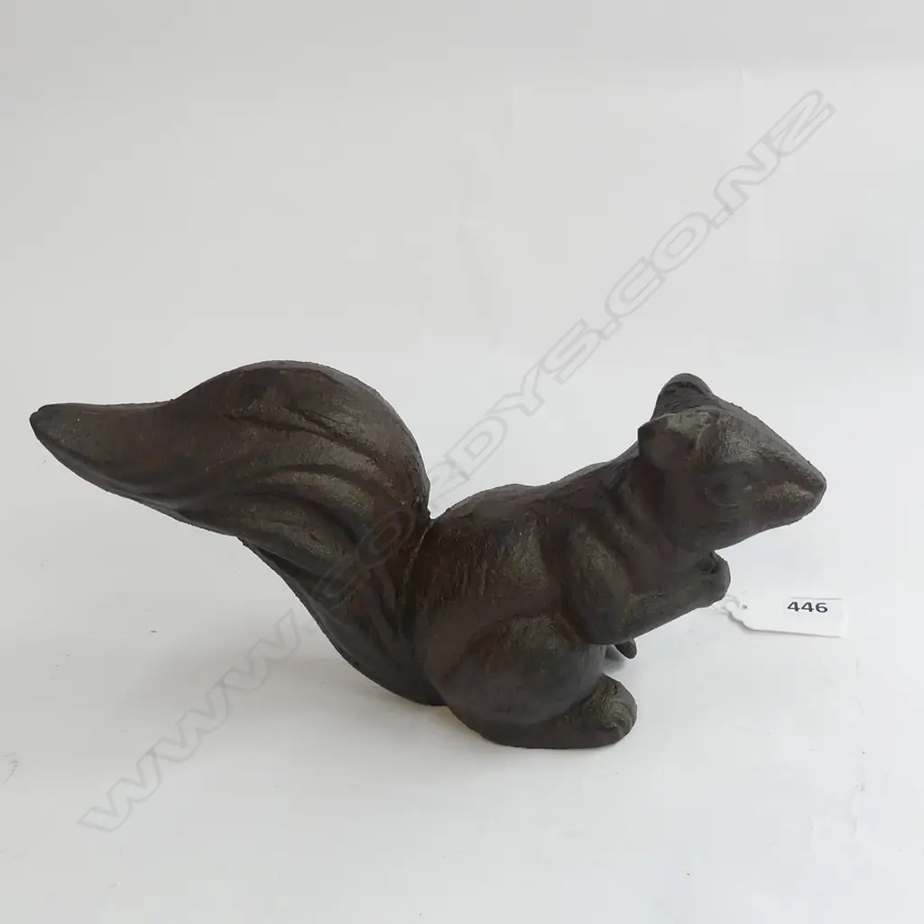 CAST IRON GARDEN SQUIRREL L 210MM Image 1++