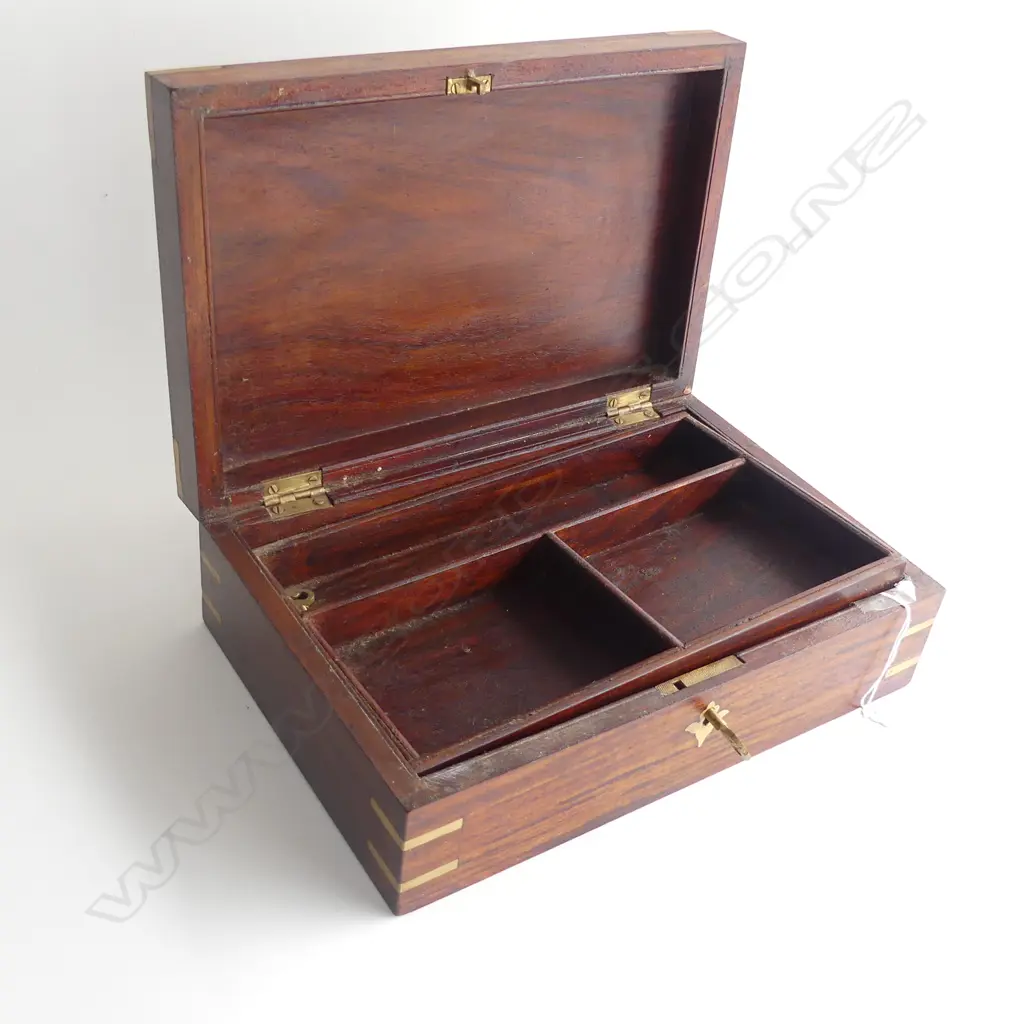 ROSEWOOD TWO TIER JEWELLERY BOX WITH KEY - BRASS ACCENTS (SOME DAMAGE TO LID) L 300MM Image 1++