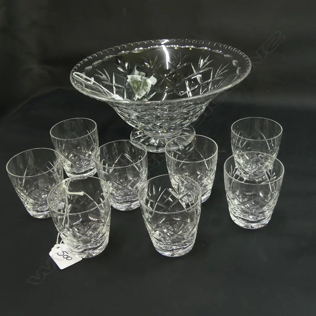 LG CUT CRYSTAL FOOTED BOWL (DIA 255MM) + 8 SM CUT CRYSTAL GLASSES H. 70MM (chips to rim of 2 glasses) Image 1++