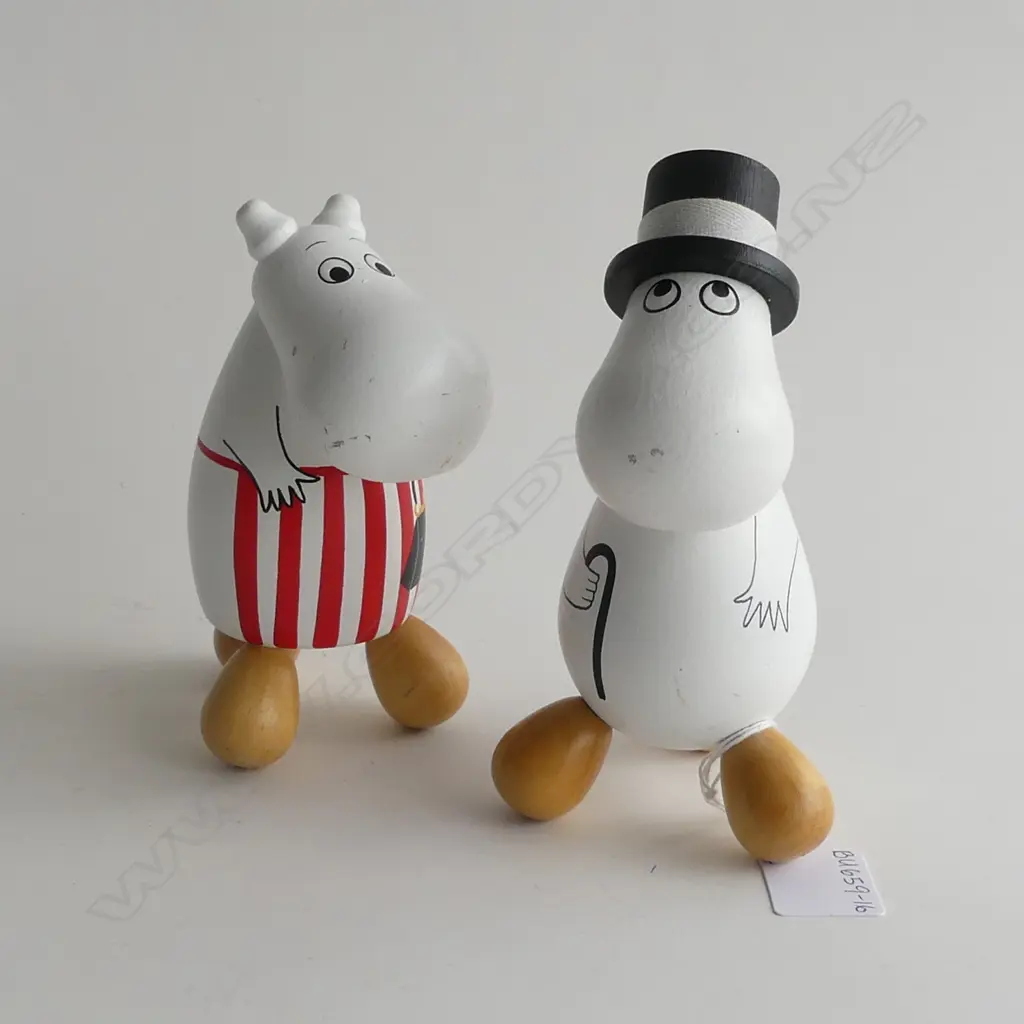 2 FINNISH WOODEN MOOMIN FIGURES BY TOVE JANSSON; MOOMINPAPA & MOOMINMAMA H. 160MM Image 1++