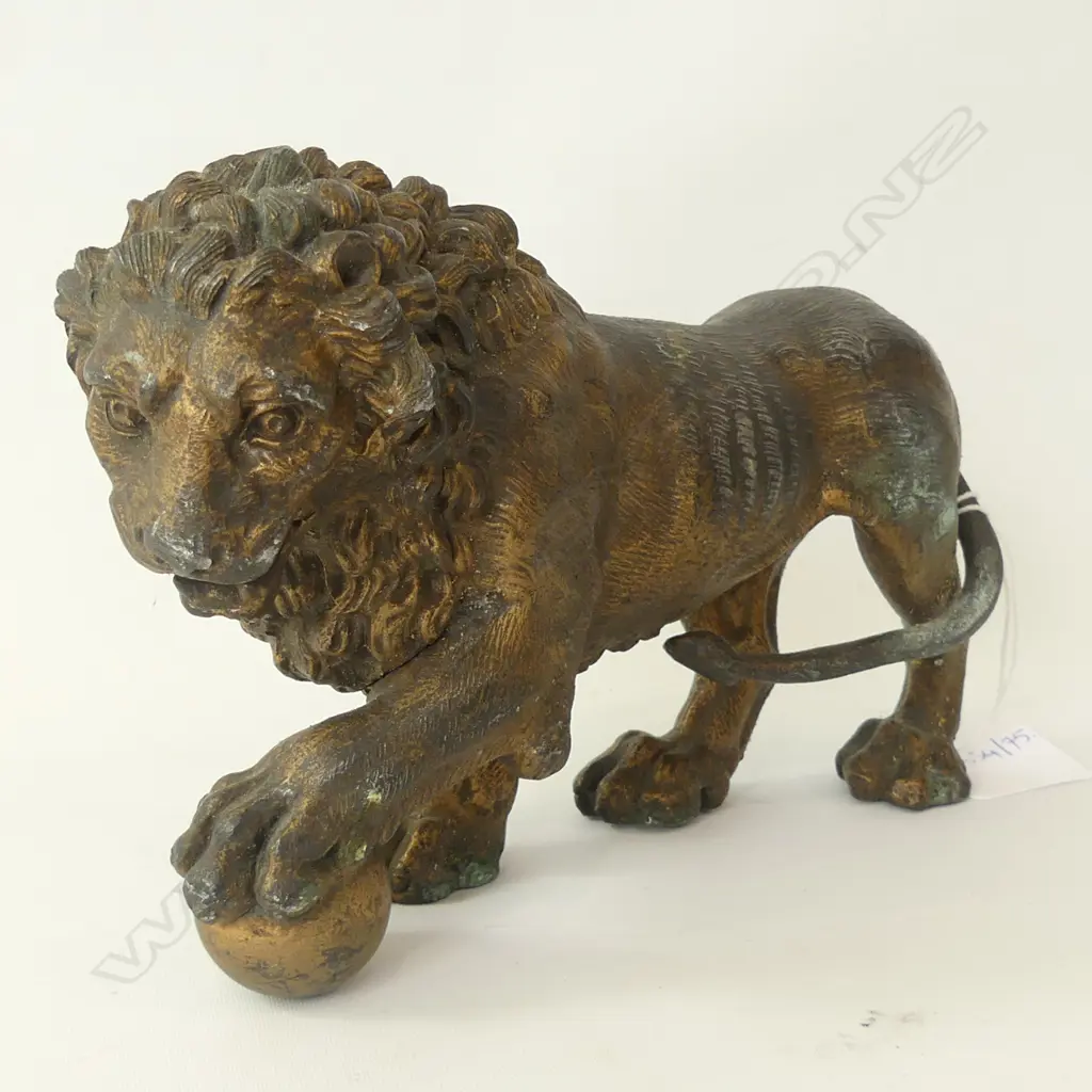 BRONZED METAL LION HOLDING BALL L.190mm Image 1++