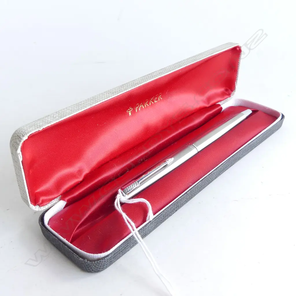 PARKER FOUNTAIN PEN, CASED Image 1++