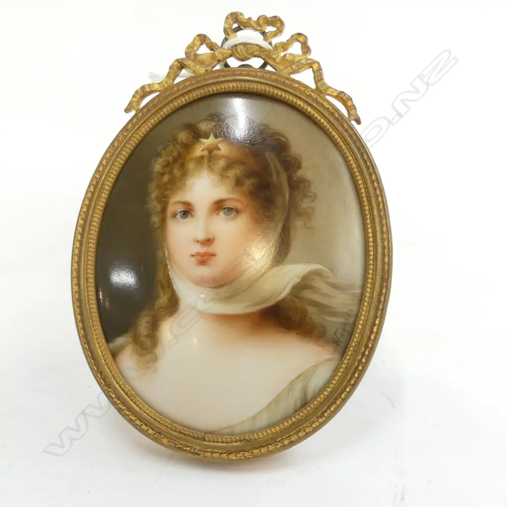 SM GILT FRAMED HAND PAINTED PORCELAIN PORTRAIT 110 X 75MM (INC. FRAME) PLAQUE Image 1++