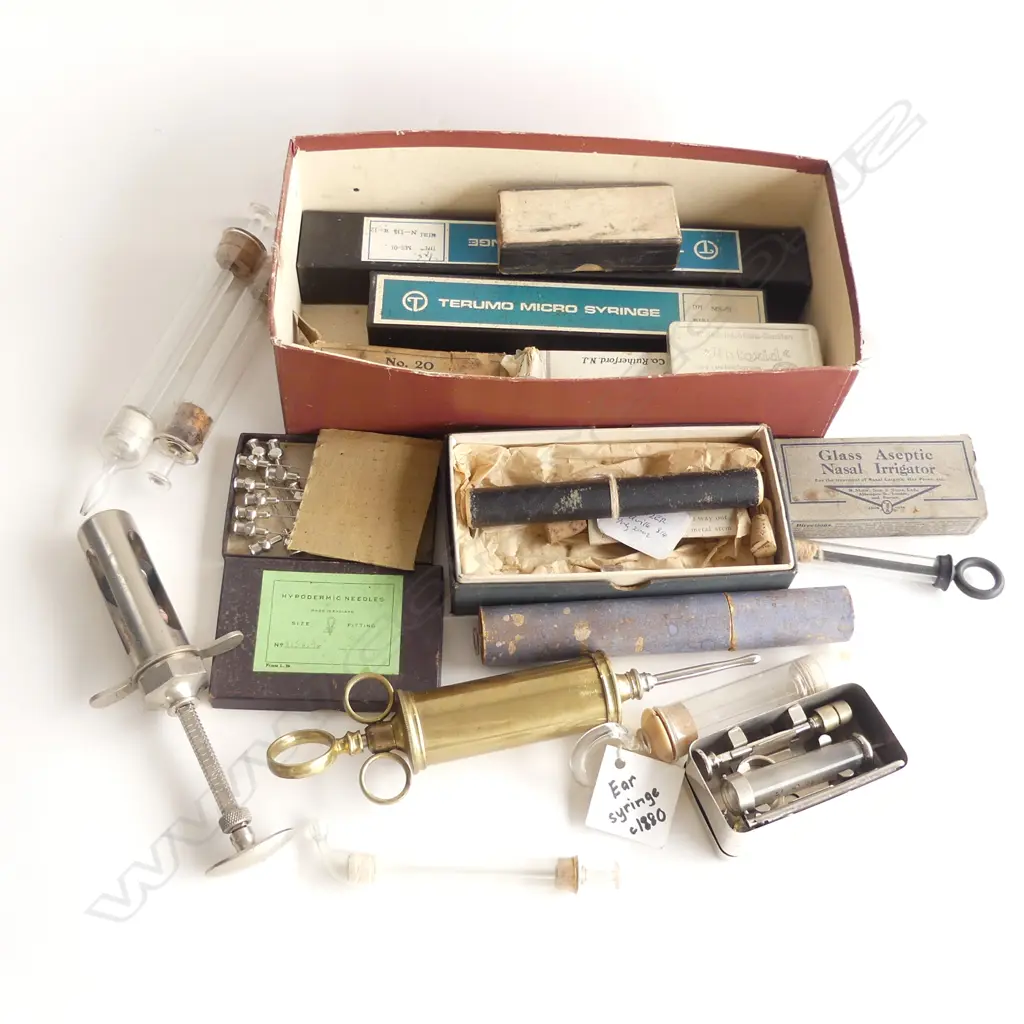 BOX LOT ASST. VINTAGE MEDICAL SYRINGES ETC Image 1++