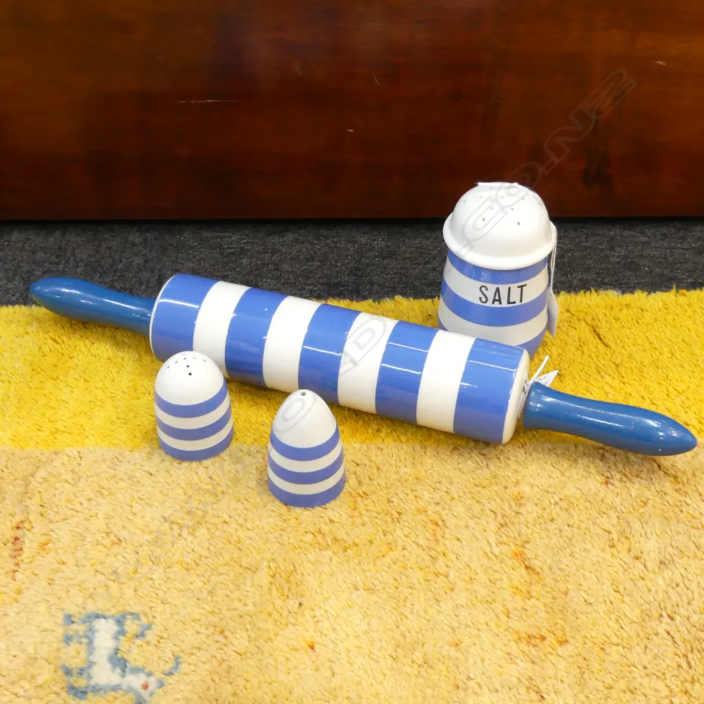 T G GREEN CORNISHWARE ROLLING PIN (L 465MM) S&P SHAKERS (NO STOPPERS) & LG SALT SHAKER (H. 120MM)  Image 1++