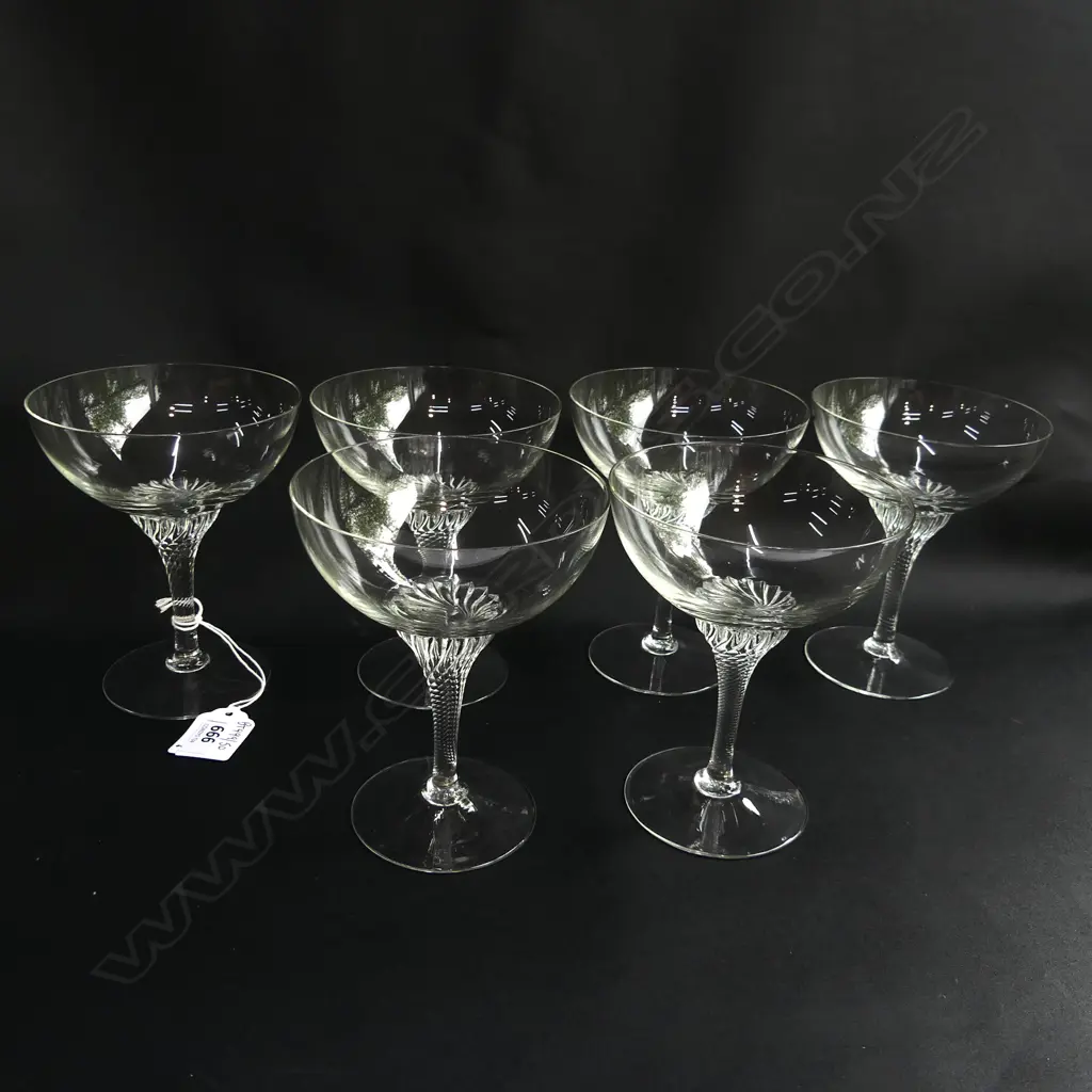SET 6 CHAMPAGNE FLUTES WITH TWIST STEMS Image 1++