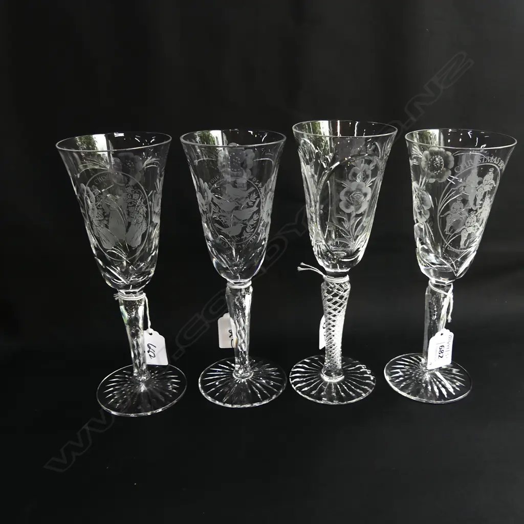 4 CHRISTMAS STEMMED FLUTES R/DOULTON CRYSTAL 210mm Image 1++