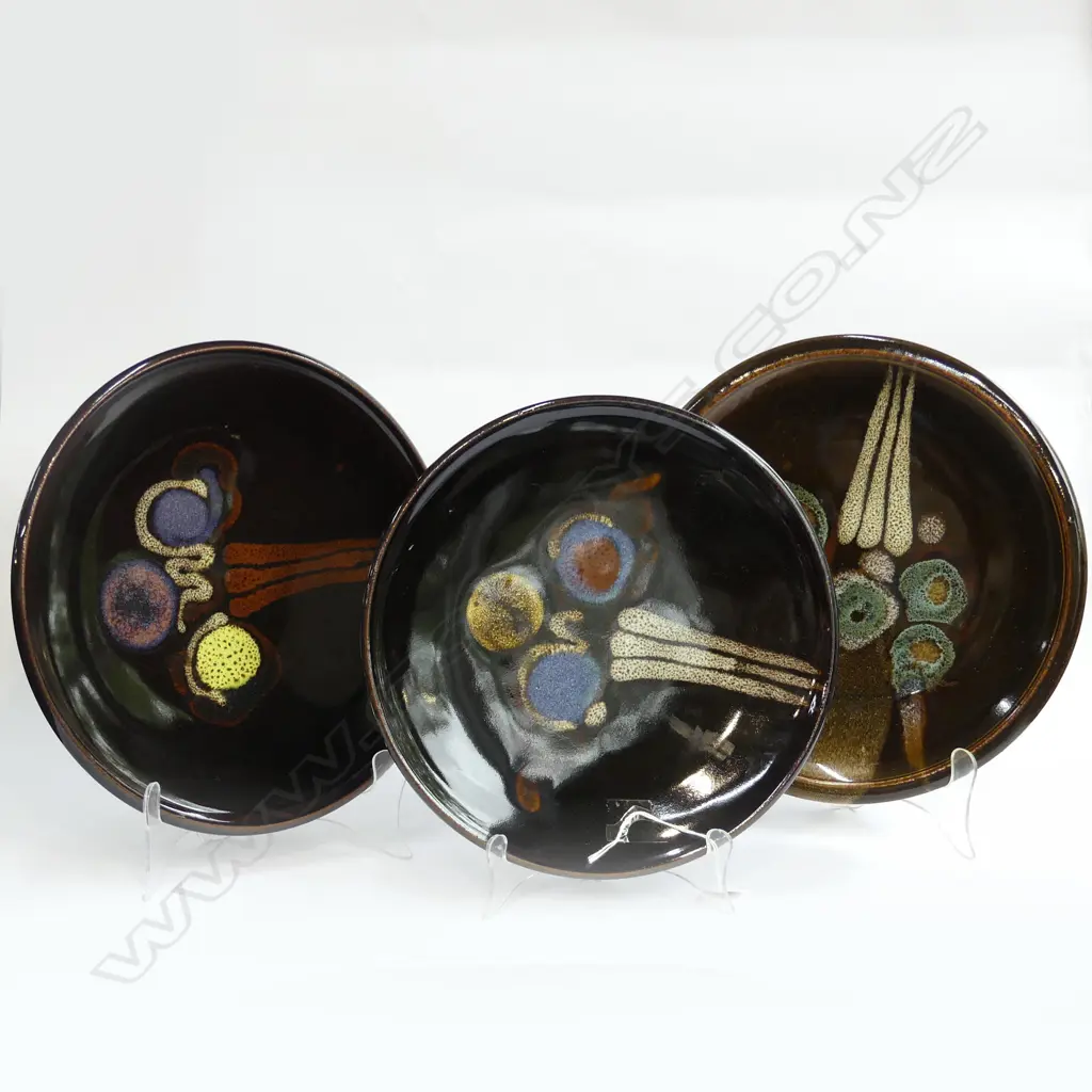 3 BRIAN GARTSIDE GLAZED POTTERY DISHES, 270mm Dia Image 1++