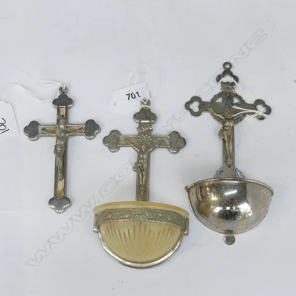 2 VINTAGE HOLY WATER CRUCIFIX & SINGLE WALL CRUCIFIX Image 1++