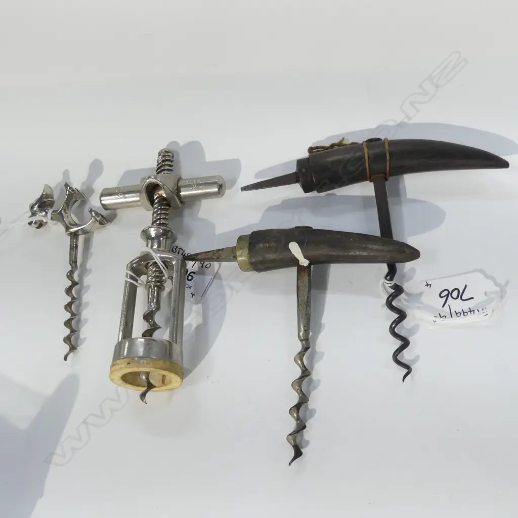 4 VARIOUS VINTAGE CORKSCREWS Image 1++