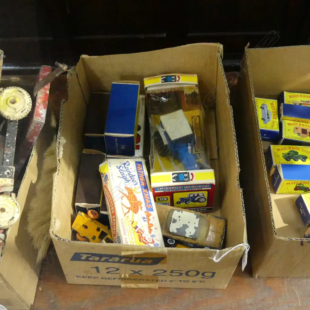 SM BOX ASST VINTAGE CARS INCL DINKY ETC...SOME IN ORIGINAL BOXES Image 1++